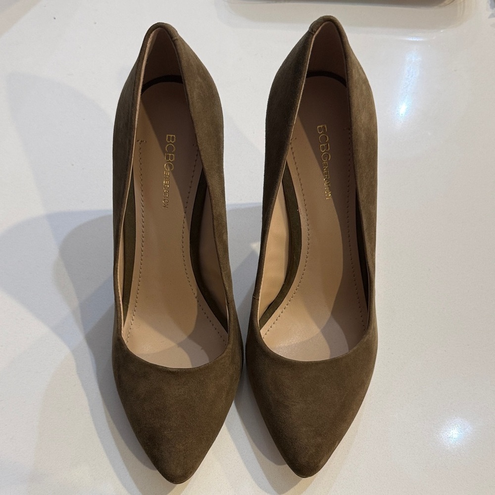 BCBGeneration Suede Pointed-Toe Block Heel Pumps – Olive. Size 8/38